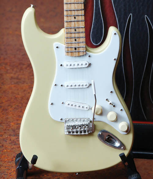 Fender™ Stratocaster™ – Cream Finish