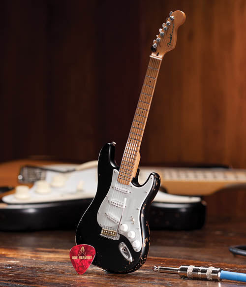 Fender™ Stratocaster™ – Black Vintage Distressed